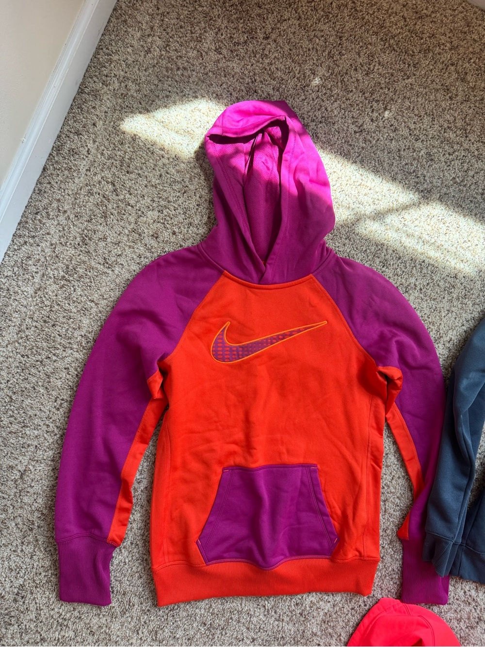 3 for 1: nike and under armour sweatshirt bundle, size S/M - Picture 6 of 8